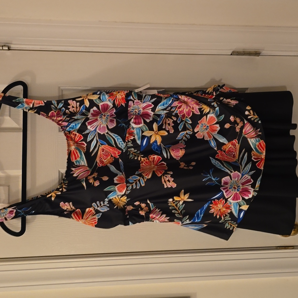 SONNET SHORES BRAND WOMEN'S PLUS BLACK FLORAL ONE PIECE BATHING SUIT 24W